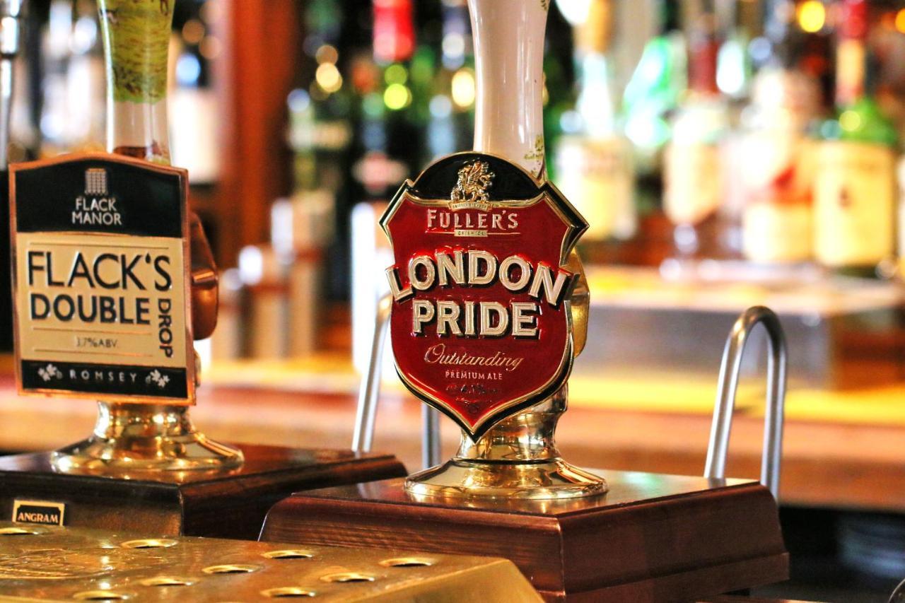 Cromwell Arms Country Pub With Rooms Romsey Exteriör bild